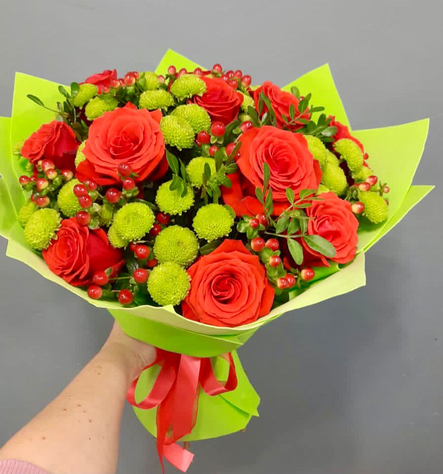 Букет цветов из: Хризантемы и Розы в Правдинске Нижегородской области