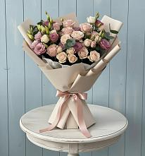 Букет цветов из:  Розы и Лизиантусы в Правдинске Нижегородской области
