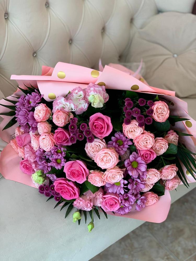 Букет цветов из: Хризантемы, Розы и Лизиантусы в Правдинске Нижегородской области