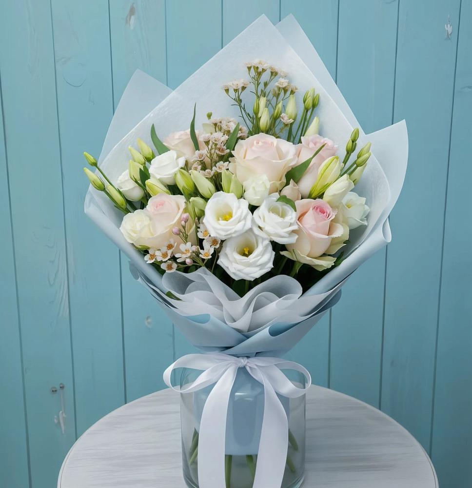 Букет цветов из: Розы и Лизиантусы в Правдинске Нижегородской области