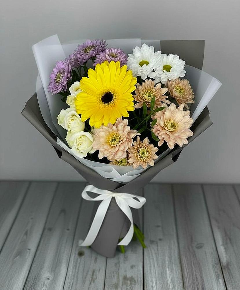 Букет цветов из: Розы, Герберы и Хризантемы в Правдинске Нижегородской области