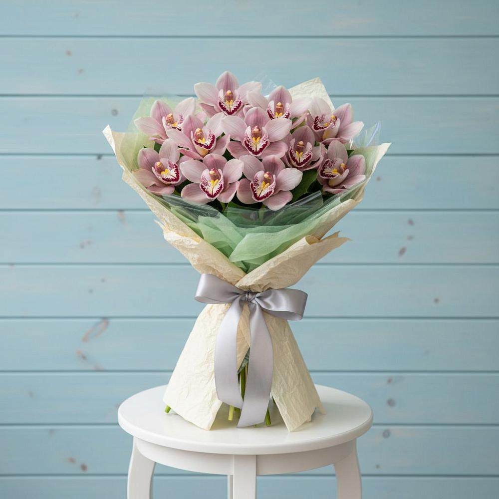 Букет цветов из: Орхидеи и Розы в Правдинске Нижегородской области