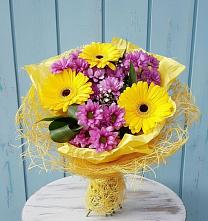 Букет цветов из:  Хризантемы и Герберы в Правдинске Нижегородской области