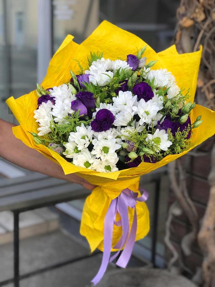 Букет цветов из: Ирисы, Хризантемы и Ромашки в Правдинске Нижегородской области