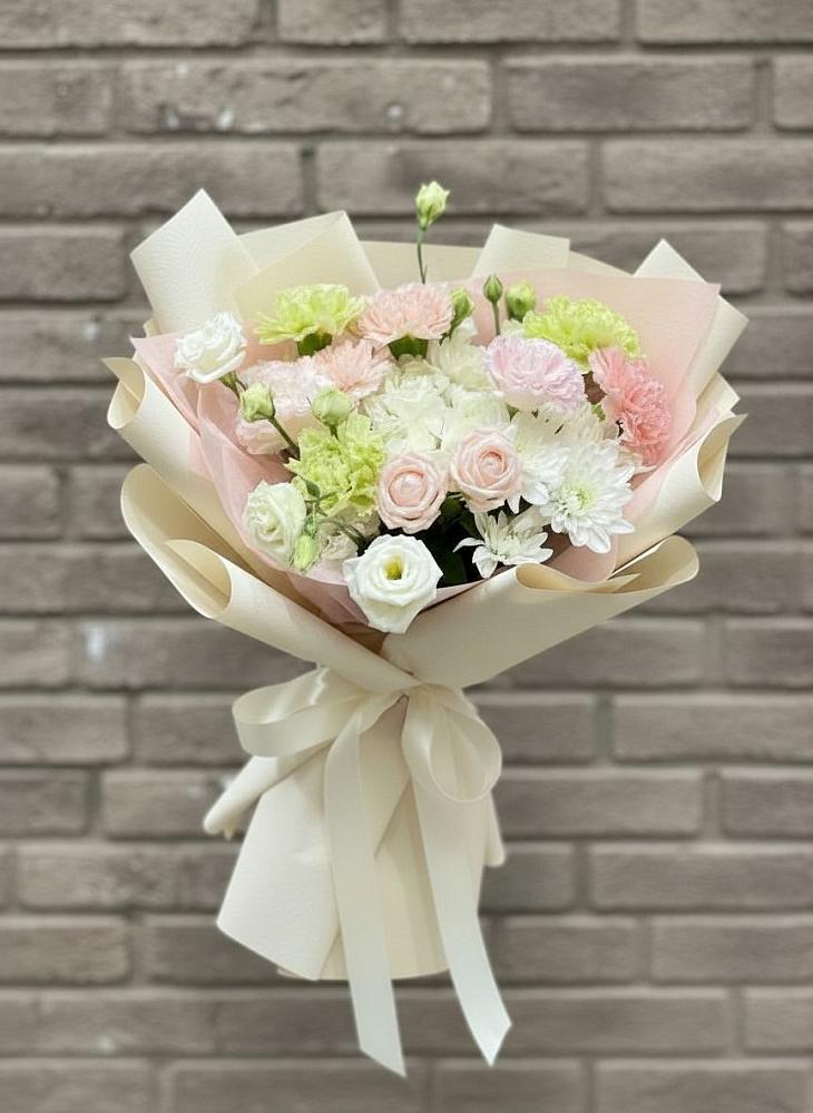 Букет цветов из: Гвоздики, Розы, Лизиантусы и Хризантемы в Правдинске Нижегородской области