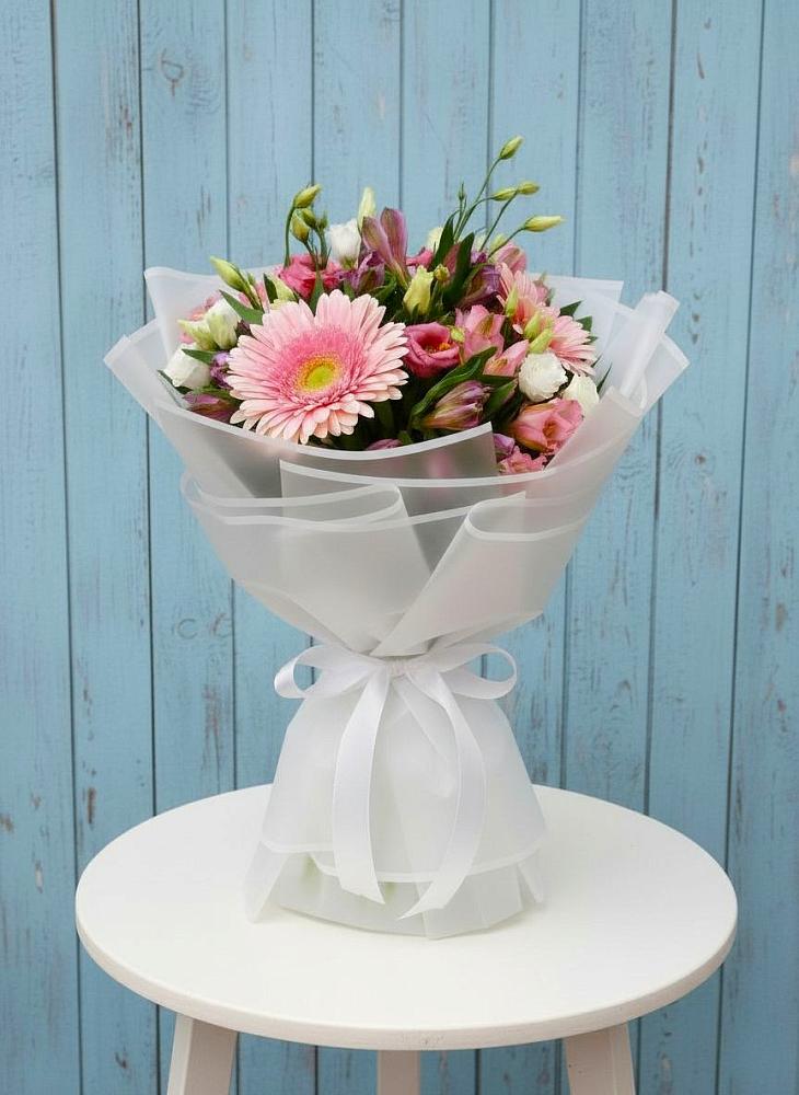 Букет цветов из: Герберы, Альстромерии и Лизиантусы в Правдинске Нижегородской области