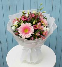 Букет цветов из:  Герберы, Альстромерии и Лизиантусы в Правдинске Нижегородской области