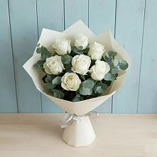 Букет Белые розы в Эвкалипте в Правдинске Нижегородской области