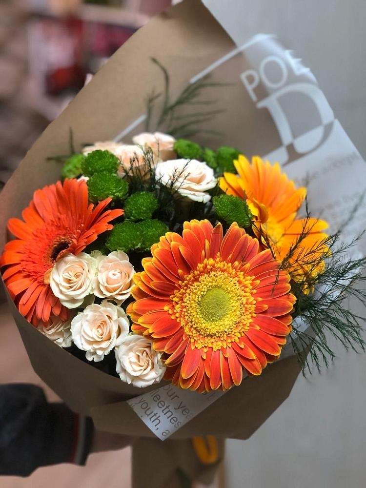 Букет цветов из: Герберы, Хризантемы и Розы в Правдинске Нижегородской области