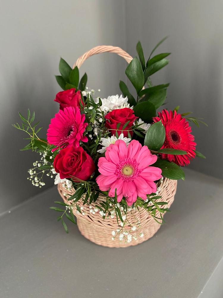 Цветочная композиция из Розы, Хризантемы и Герберы в корзине в Правдинске Нижегородской области