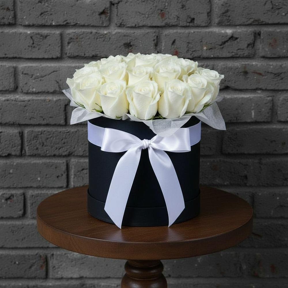 Цветочная композиция из Розы в шляпной коробке в Правдинске Нижегородской области