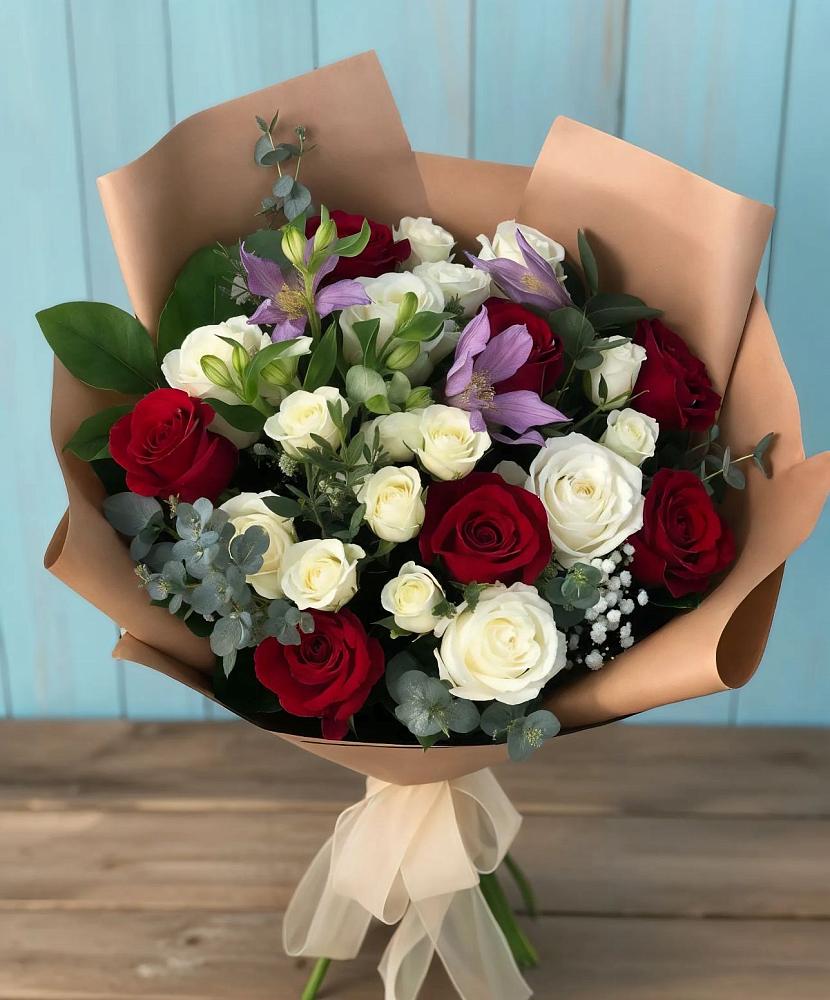 Букет цветов из: Розы и Альстромерии в Правдинске Нижегородской области