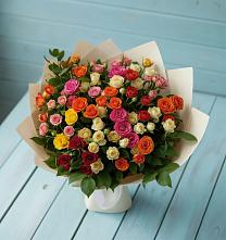 Букет Микс из разноцветных кустовых роз в Правдинске Нижегородской области